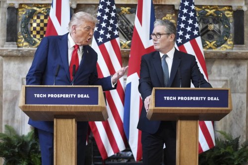 President Donald Trump gestures next to Britain's Prime Minister Keir Starmer during a joint press conference at Chequers near Aylesbury, England, Thursday, Sept. 18, 2025. (AP Photo/Evan Vucci)