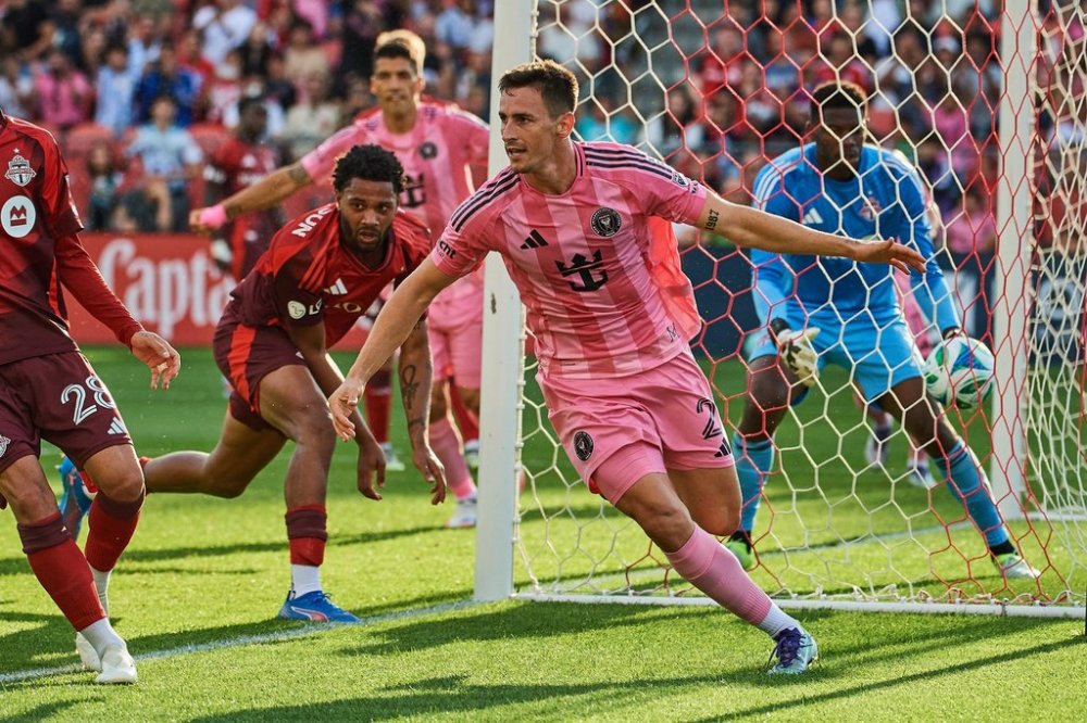 Inter Miami's Tadeo Allende (21) celebrates after scoring against Toronto FC during first half MLS action in Toronto, on Saturday, Sept. 27, 2025. THE CANADIAN PRESS/Sammy Kogan