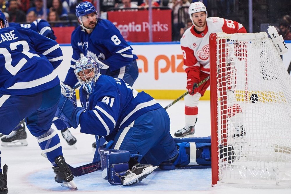 Toronto Maple Leafs goaltender Anthony Stolarz (41) can't make the save as Detroit Red Wings' Dylan Larkin (71) scores during first period NHL hockey action in Toronto, Monday, Oct. 13, 2025. THE CANADIAN PRESS/Sammy Kogan