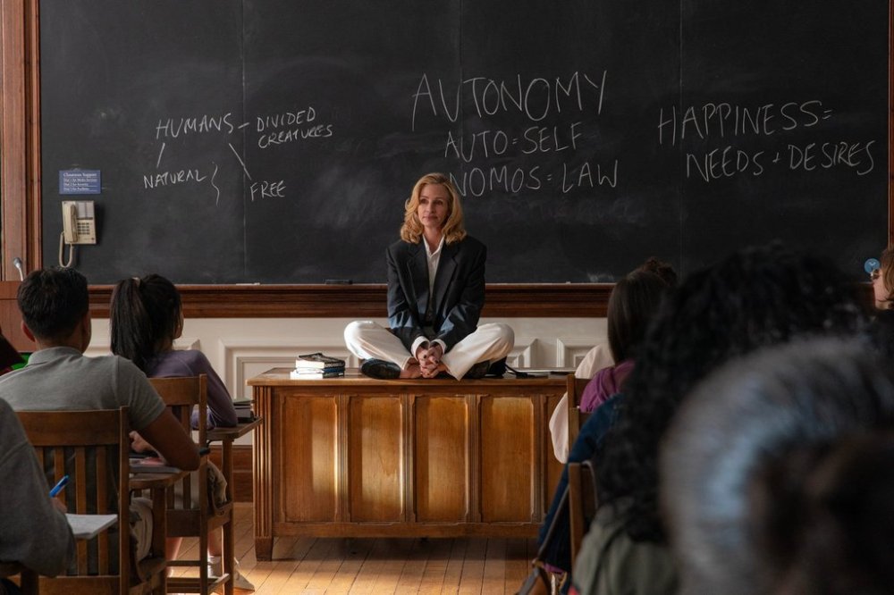 This image released by Amazon MGM Studios shows Julia Roberts in a scene from