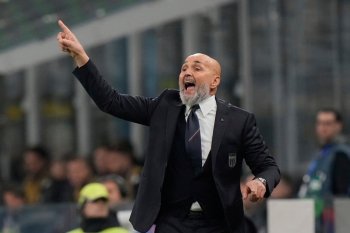 FILE - Italy's head coach Luciano Spalletti gestures during the soccer Nations League quarterfinal first leg soccer match between Italy and Germany in Milan, Italy, on March 20, 2025. (AP Photo/Luca Bruno, File)