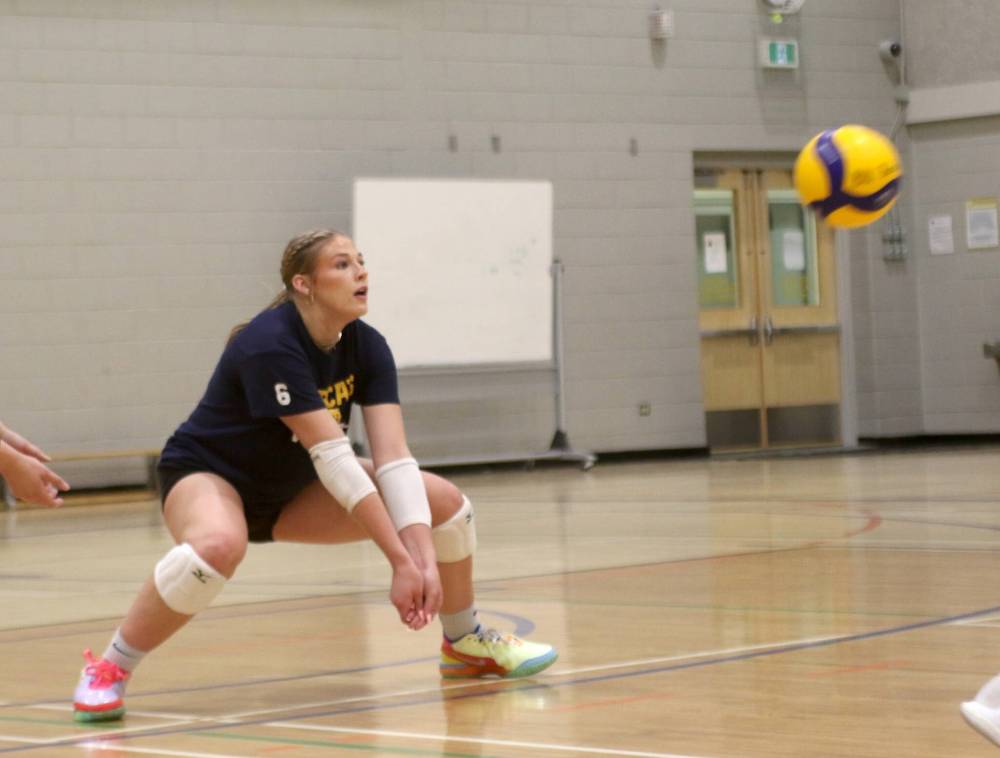 Brynn Wildeboer passes a ball during Brandon University women’s volleyball practice on Wednesday. (Thomas Friesen/The Brandon Sun)