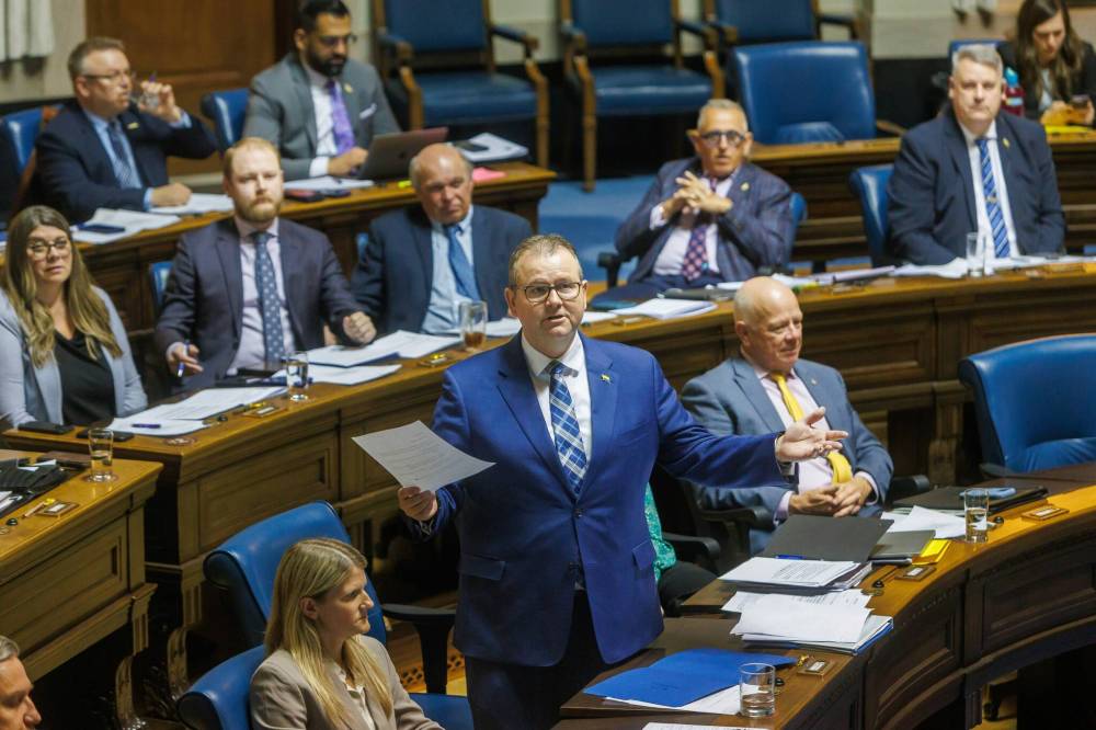 Progressive Conservative education critic Wayne Ewasko wants schools to retain the right to play the royal anthem. (Mike Deal/Winnipeg Free Press files)