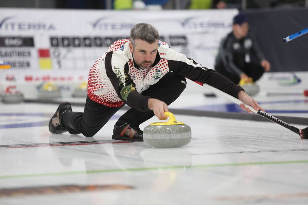 Brandon’s Cale Dunbar will look to lock down the Taylor Jackson Financial Westman Superleague of Curling title for the second time in three years after coming up short last season. (Brandon Sun files)