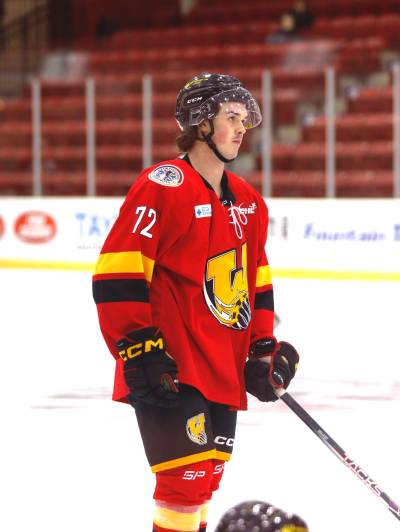 Morden’s Rhett Perrin prepares for the Wolverines matchup against the Virden Oil Capitals at Tundra Oil & Gas Place on Saturday, Sept. 20. (Massimo De Luca-Taronno/ The Brandon Sun)