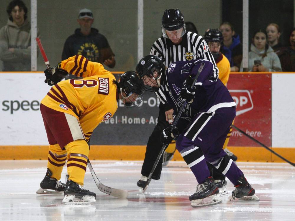 Massey’s Daylan Duncalfe (17) and Crocus’ Destin Brown (8) battle for a face-off. (Massimo De Luca-Taronno/The Brandon Sun)
Riley Dutchak (44) of the Crocus Plainsmen prepares for his club’s home opener against the Vincent Massey Vikings at Enns Brothers Arena on Sunday afternoon. (Massimo De Luca-Taronno/The Brandon Sun)