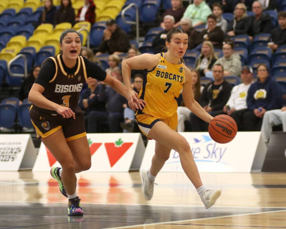 Brandon University’s Taya Clark drives against the Manitoba Bisons during their Canada West women’s basketball season opener at the Healthy Living Centre on Friday. (Thomas Friesen/The Brandon Sun)