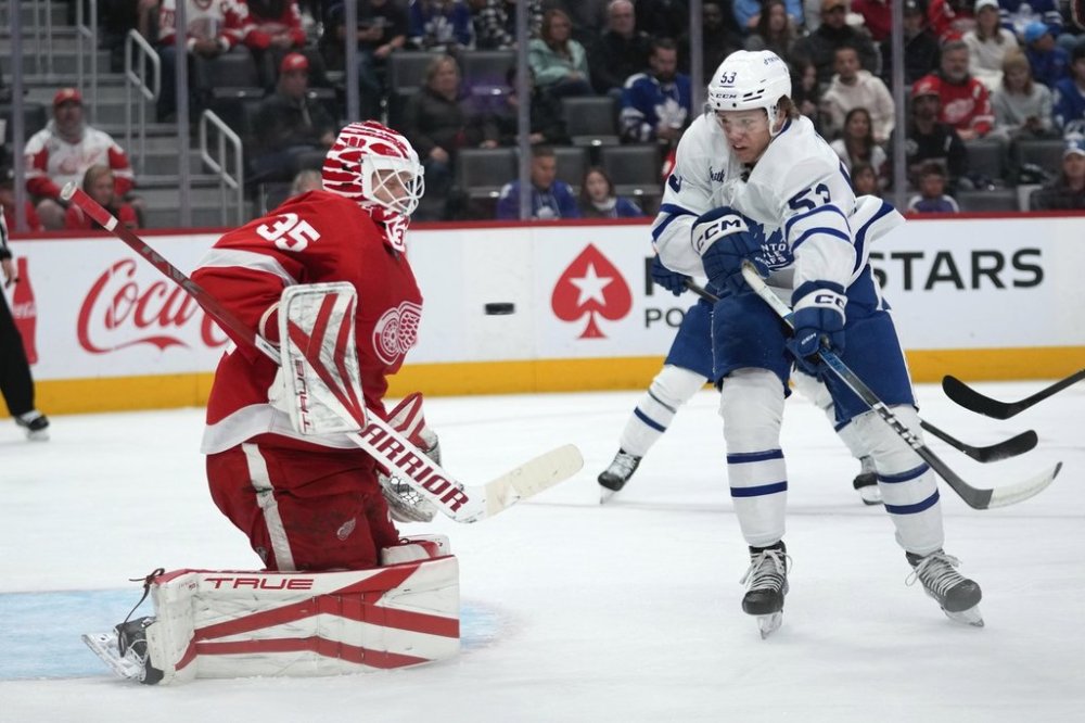 Toronto Maple Leafs winger Easton Cowan (53) tries to redirect a shot at Detroit Red Wings goaltender Ville Husso (35) in the first period of an NHL pre-season hockey game Saturday, Oct. 7, 2023, in Detroit. (AP Photo/Paul Sancya)