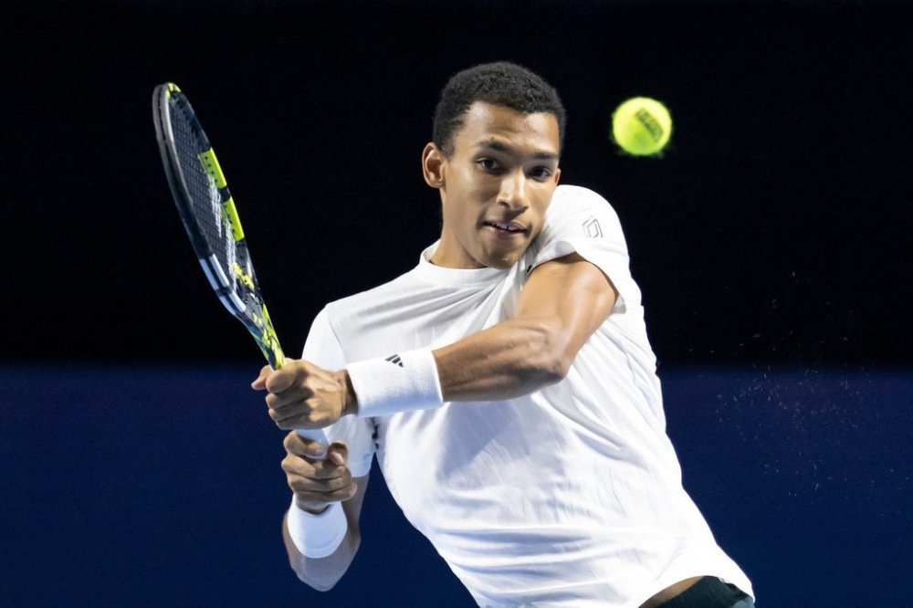 Canada's Felix Auger-Aliassime returns the ball to Canada's Gabriel Diallo during their first round match at the Swiss Indoors tennis tournament at the St. Jakobshalle in Basel, Switzerland, Wednesday, Oct. 22, 2025. (Georgios Kefalas/Keystone via AP)