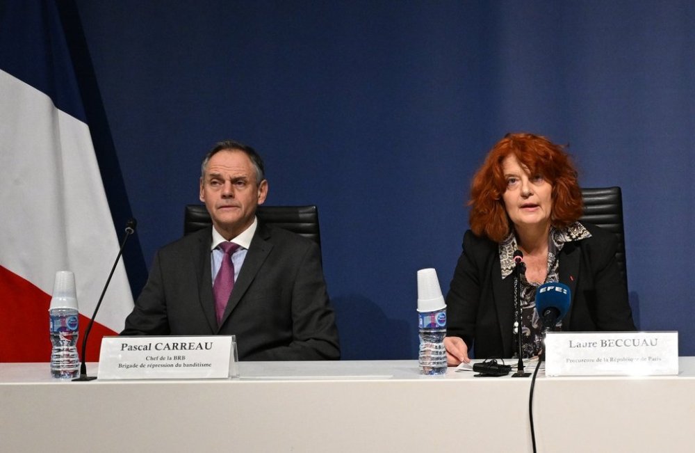 Head of the brigand of banditry repression Pascal Carreau, left, and Paris prosecutor Laure Beccuau speaks attend a news conference at the Paris courthouse Wednesday, Oct. 29, 2025, on the judicial investigation into the jewels robbery at the Louvre museum in Paris, France. (AP Photo/Emma Da Silva)