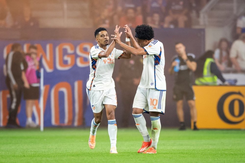 FC Cincinnati forward Brenner, left, celebrates with midfielder Evander (10) after scoring during the second half of an MLS soccer match against CF Montréal, Saturday, Oct. 18, 2025, in Cincinnati. (AP Photo/Tanner Pearson)