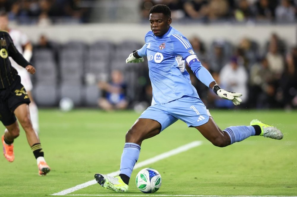 Toronto FC goalkeeper Sean Johnson (1) prepares to kick during the first half of an MLS soccer match against against Los Angeles FC, Wednesday, Oct. 8, 2025, in Los Angeles. (AP Photo/Jessie Alcheh)