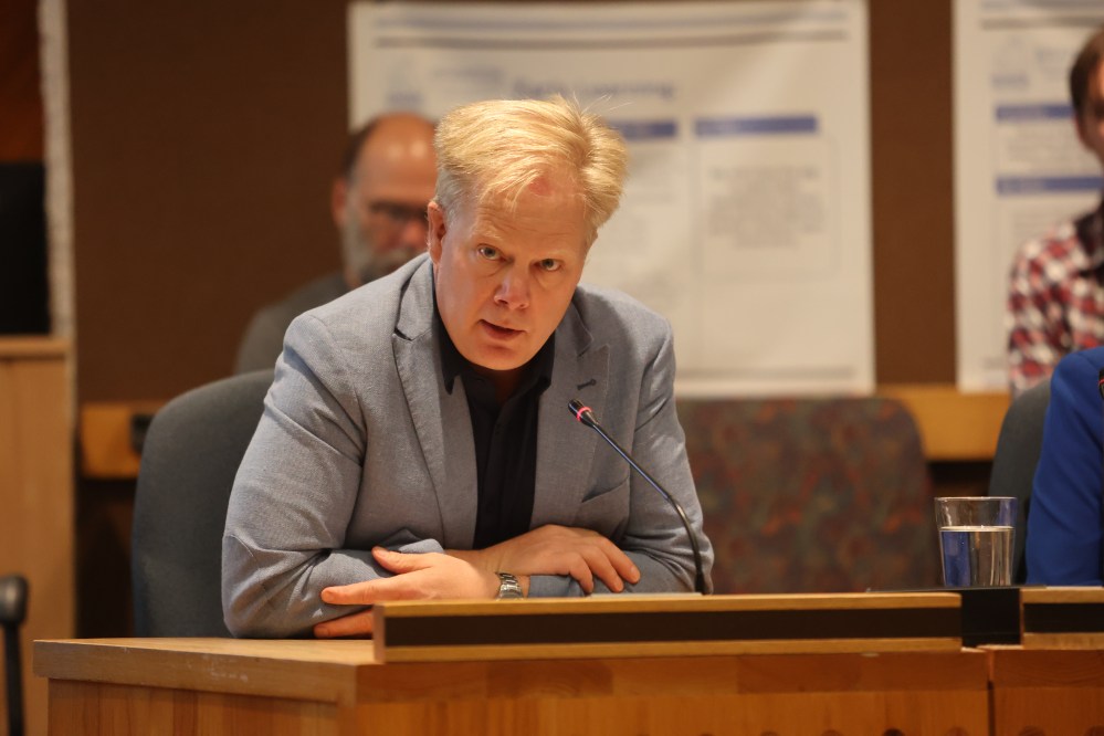 BDO Canada LLP official Todd Birkhan presents an audit of the Brandon School Division's financial statements to the school board on Monday evening. (Abiola Odutola/The Brandon Sun)