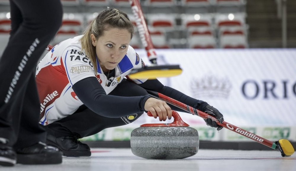 Team Homan skip Rachel Homan makes a shot against Team Brown during the women's final at the PointsBet Invitational in Calgary, Sunday, Oct. 5, 2025. THE CANADIAN PRESS/Jeff McIntosh