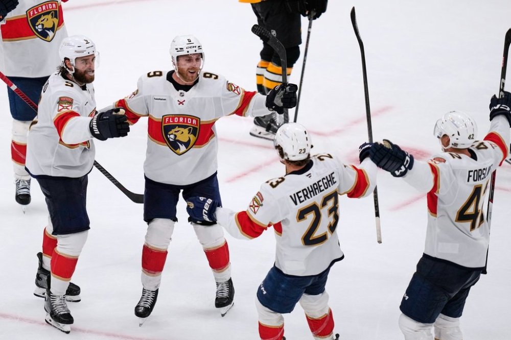 Florida Panthers center Carter Verhaeghe (23) is congratulated after his goal, which broke a 3-3 tie, in the final minute of the third period of an NHL hockey game against the Boston Bruins, Tuesday, Oct. 21, 2025, in Boston. (AP Photo/Charles Krupa)