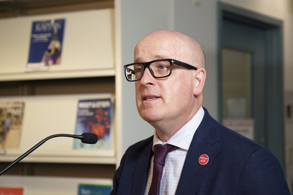 Teachers challenge Alberta law using notwithstanding clause to end ...