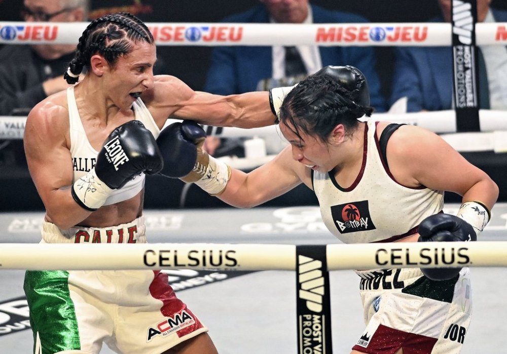 Alondra Hernandez, right, and Amanda Galle trade blows during their bantamweight fight at the Most Valuable Prospects 15 event in Montreal, Saturday Sept. 27, 2025. THE CANADIAN PRESS/Graham Hughes
