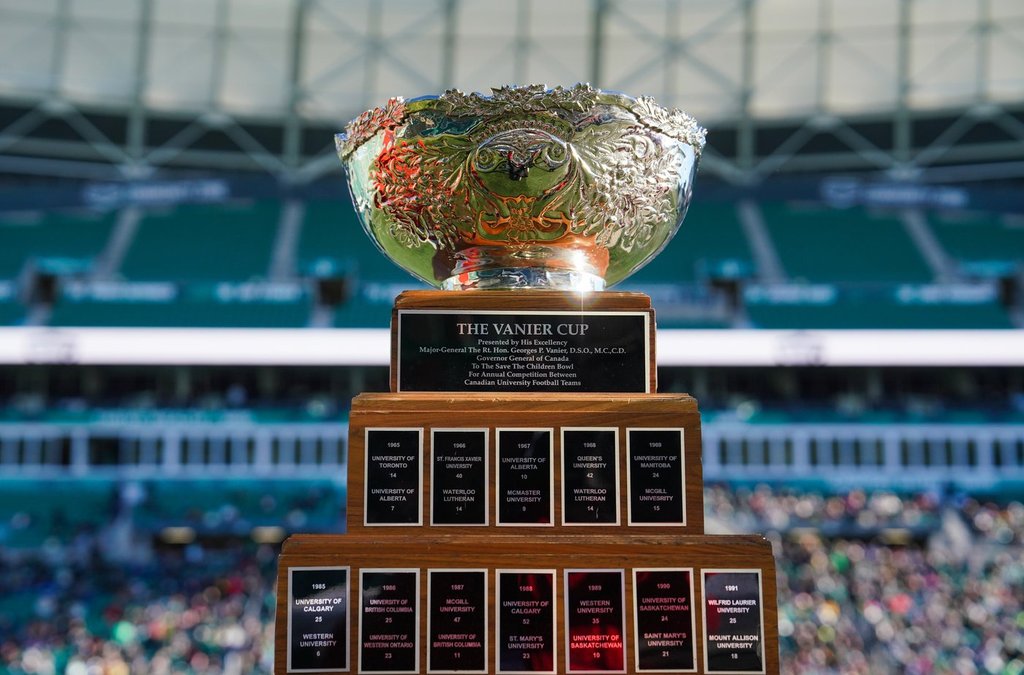 Gonzalez throws for three touchdowns as Carabins beat Huskies 30-16 in Vanier Cup
