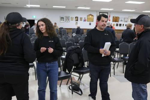 Kelsea Pedersen, project manager with Deep Sky, and Shawn Day, the company’s director of project development and community partnerships, speak to area residents during a town hall meeting in Pipestone on Wednesday. (Tim Smith/The Brandon Sun files)