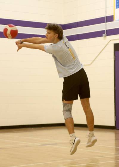 Jagger Hansen-Young passes the ball during Vincent Massey junior varsity boys volleyball practice on Tuesday. (Thomas Friesen/The Brandon Sun)