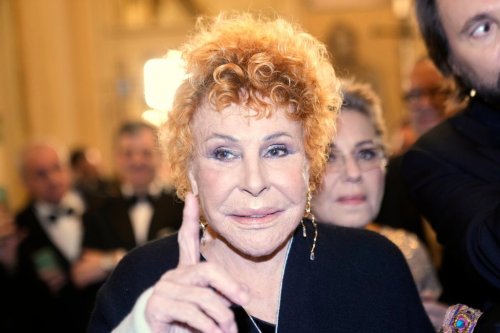 FILE - Italian Singer Ornella Vanoni arrives to attend La Scala opera house's gala season opener, in Milan, Italy, on Dec. 7, 2023. (AP Photo/Luca Bruno, File)