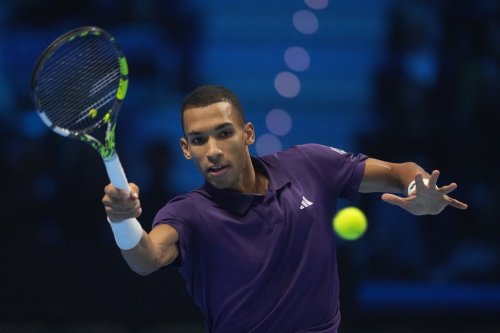 Canada's Felix Auger-Aliassime returns to Spain's Carlos Alcaraz during semifinal tennis match of the ATP World Tour Finals, in Turin, Italy, Saturday, Nov. 15, 2025. (AP Photo/Antonio Calanni)