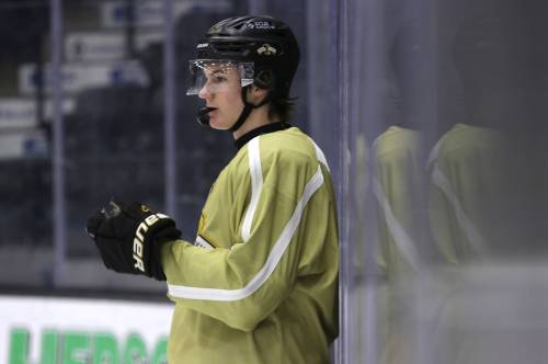 Brandon Wheat Kings forward Carter Klippenstein stands against the boards during a skills sessions on Monday afternoon at Assiniboine Credit Union Place. (Perry Bergson/The Brandon Sun)