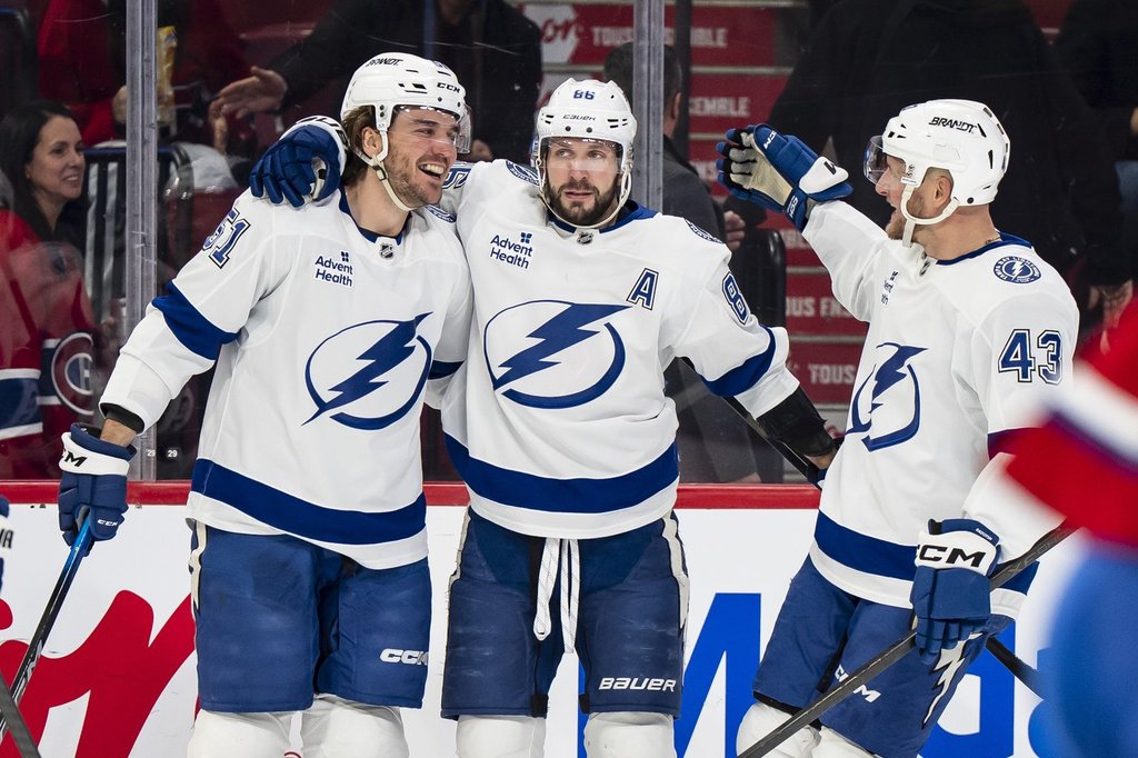 Lightning show some flash in 6-1 win over Canadiens