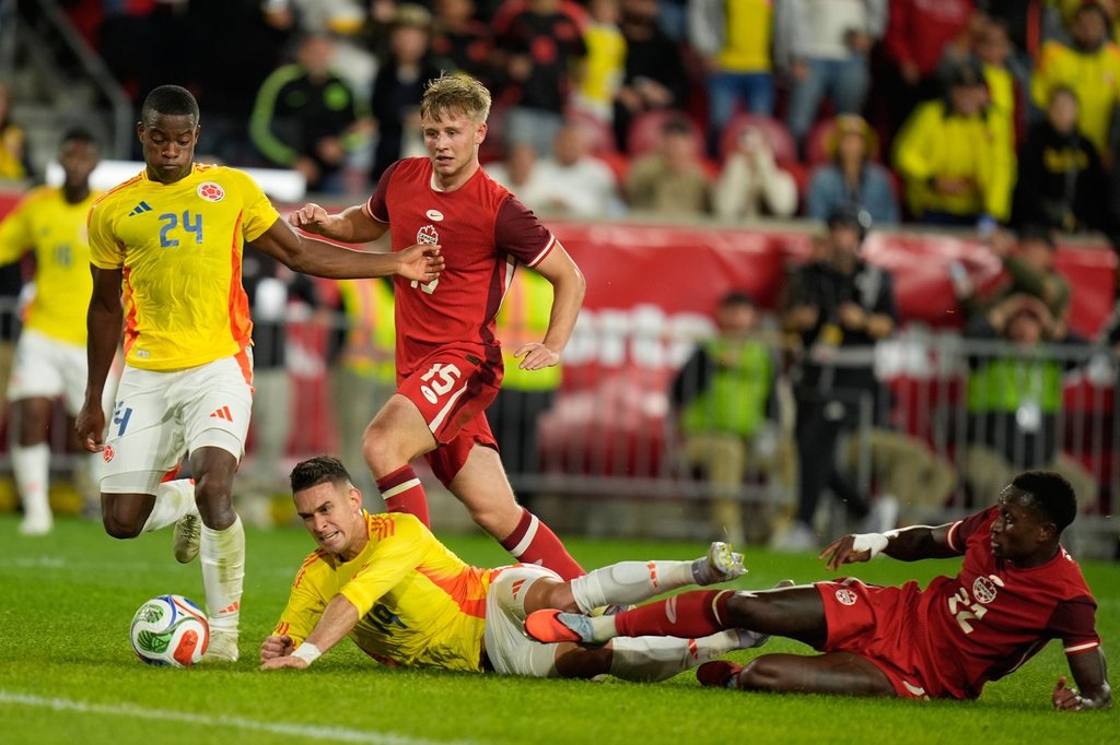 De Fougerollles, Chisholm named Canada Soccer Young Players of the Year