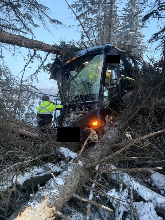 Bus carrying junior hockey team crashes in northern Alberta, two sent to hospital