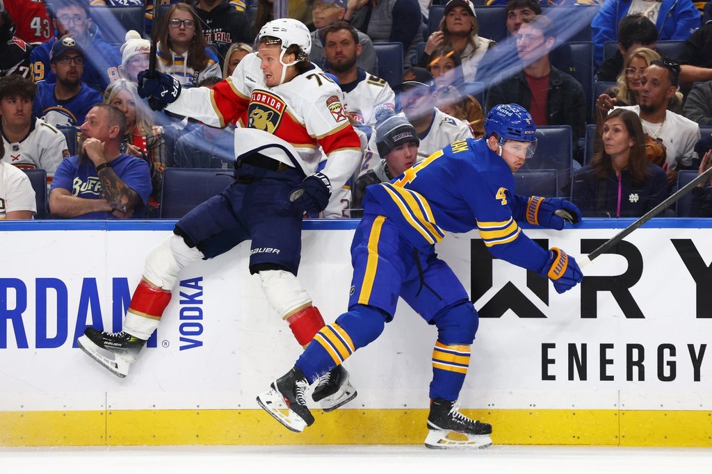 NHL roundup: Zucker scores the winner as surging Sabres pounce on Panthers 5-3