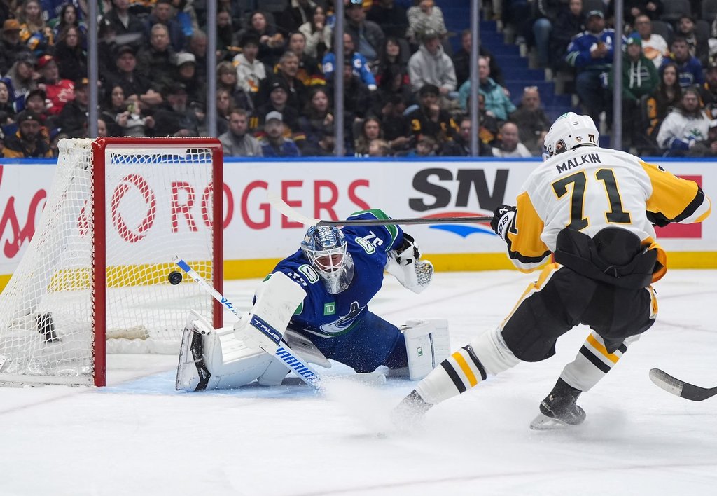Kindel, Skinner help surging Penguins get past Canucks 3-2