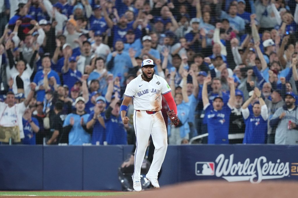 Blue Jays run helps boost Rogers’ profit, company eyes buyout of remaining MLSE stake