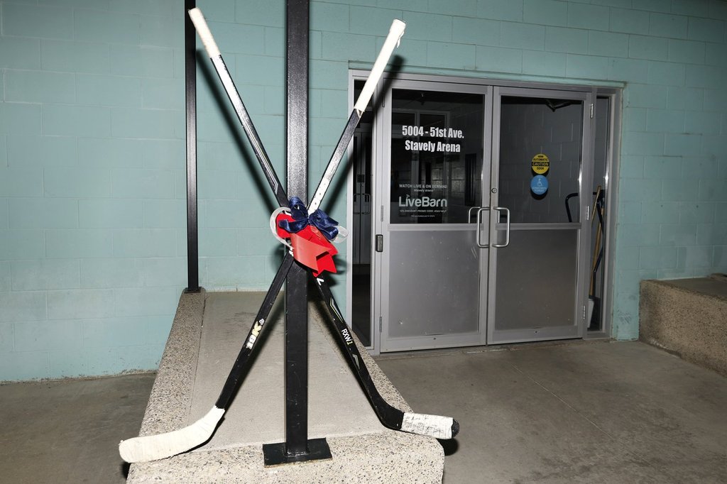 Junior hockey community mourns loss of three players after Alberta vehicle crash