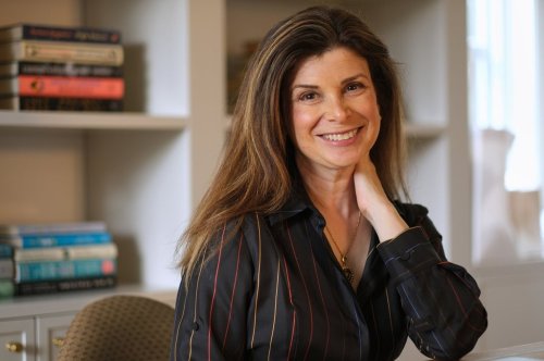 Author Laura Dave poses for a portrait on Tuesday, Dec. 9, 2025, in Santa Monica, Calif. (AP Photo/Chris Pizzello)