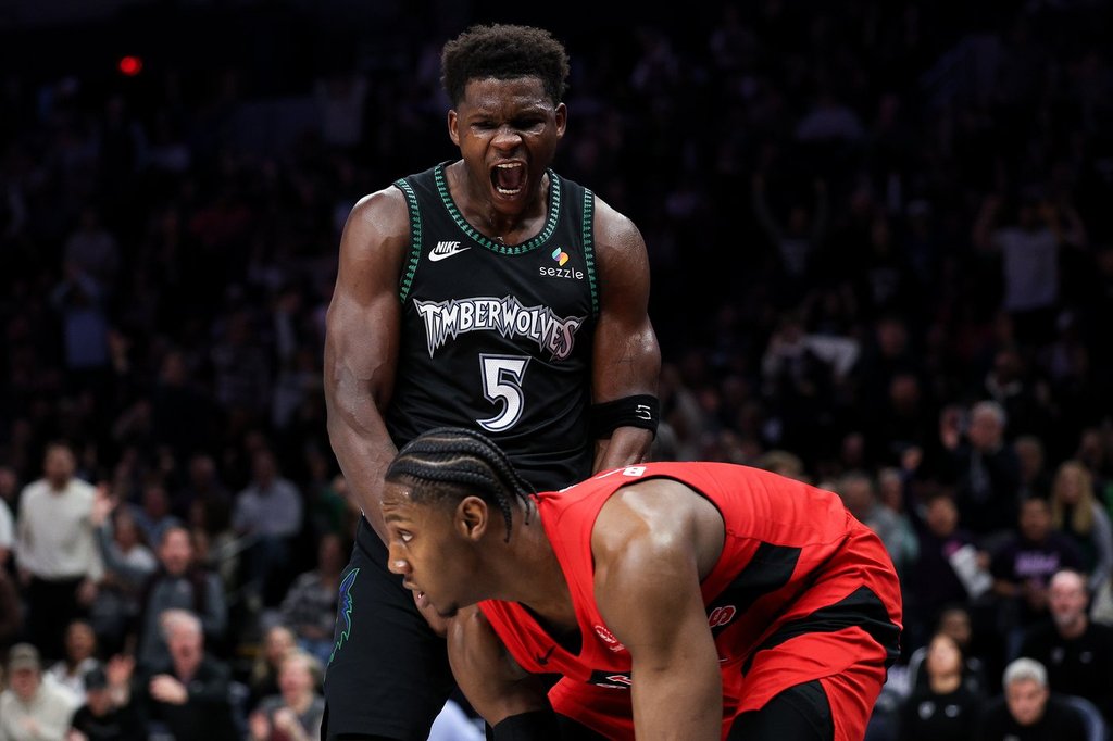 Anthony Edwards' big slam over RJ Barrett sparks Timberwolves to