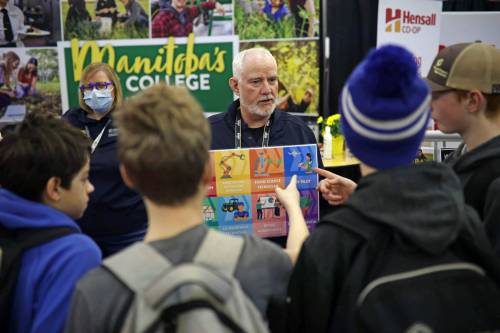 Steven Hills, an instructor at Assiniboine College&rsquo;s Russ Edwards School of Agriculture & Environment, quizzes students taking part in a scavenger hunt as part of the Ag in the Classroom program during Manitoba Ag Days 2023 at the Keystone Centre. (Tim Smith/The Brandon Sun files)