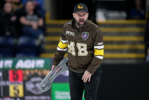 Manitoba-Carruthers skip Reid Carruthers calls out to the sweepers in the 10th end of a loss to Alberta-Jacobs during the playoffs at the Brier, in Kelowna, B.C., on Saturday, March 8, 2025. THE CANADIAN PRESS/Darryl Dyck