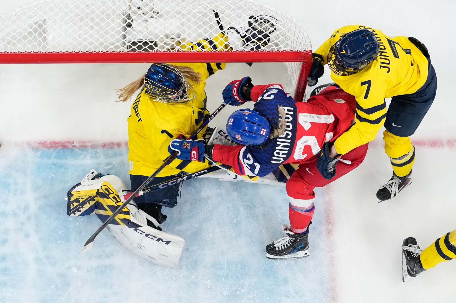 Traff Svensson stops 29 shots and Sweden upsets Czechia 2-0 in Olympic women’s hockey quarterfinals