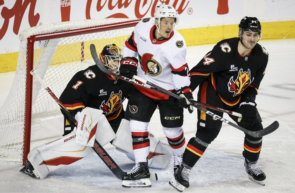 Cozens scores go-ahead goal in third period to help Senators to 4-1 win over Flames