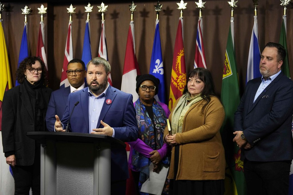 Health advocates say Liberals need to take a stance on Alberta’s health privatization