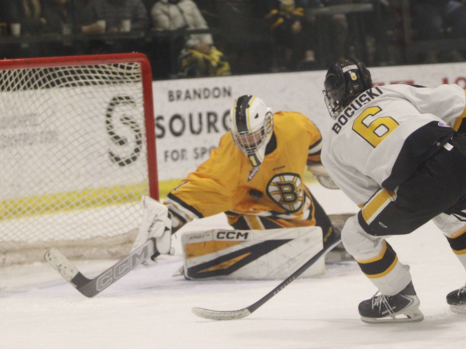 U15 Wheat Kings triple down Bruins to even series