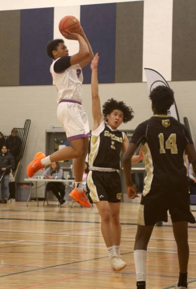 Vincent Massey&rsquo;s Knox Smith knocks down a 15-foot jumper during the first round of AAAA varsity boys&rsquo; basketball provincials against the Garden City Gophers in Winnipeg on Thursday. (Thomas Friesen/The Brandon Sun)