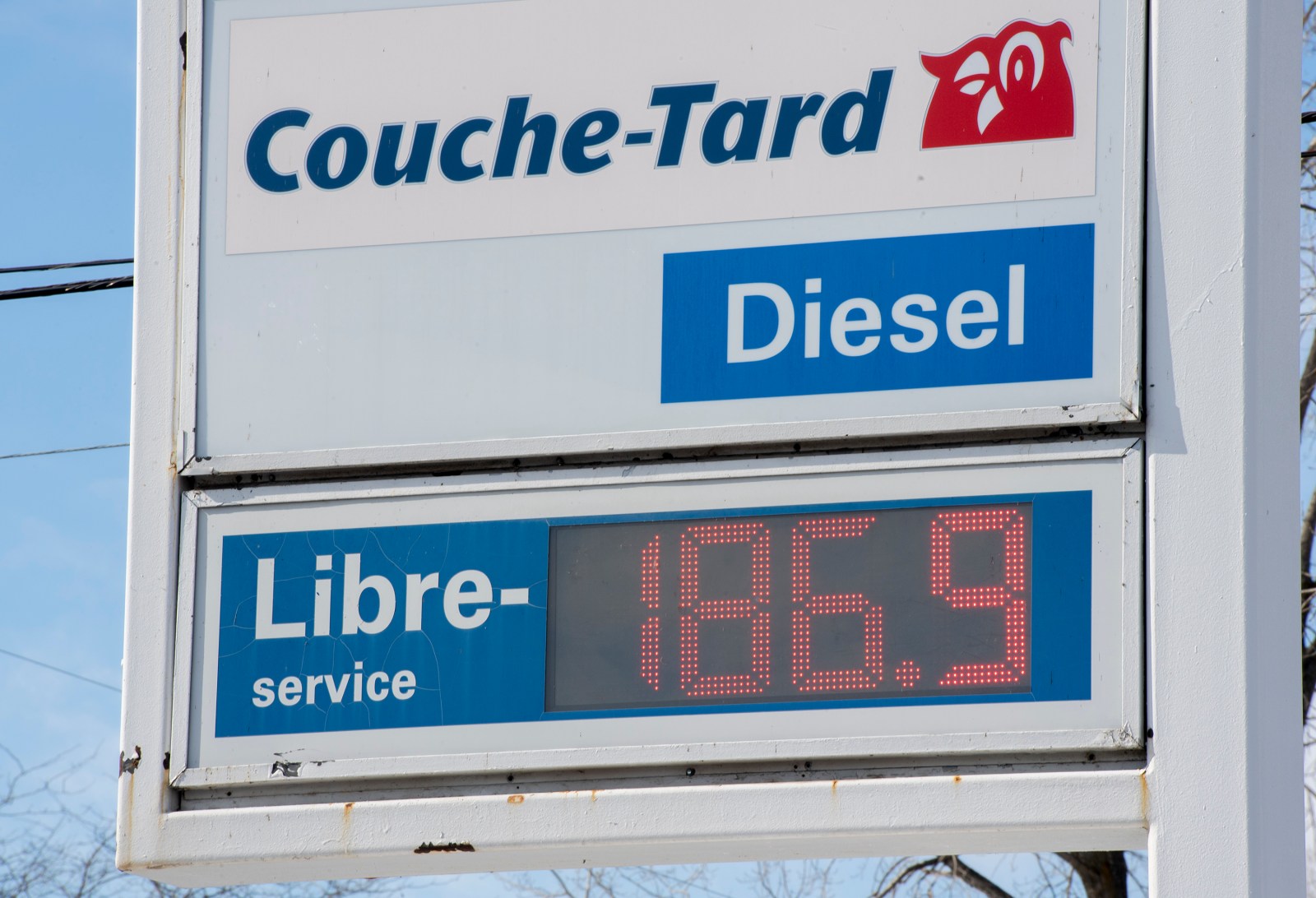 Quebec says new tool tracking gas prices in real time is first of its kind in Canada