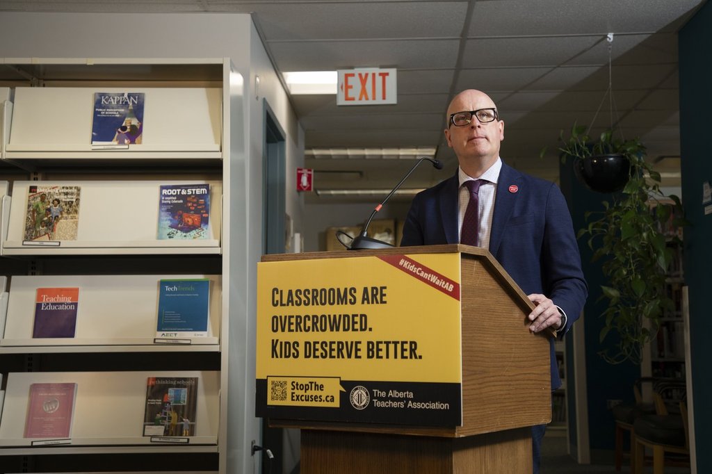 Political neutrality mandate in Alberta classrooms offensive to teachers, union says