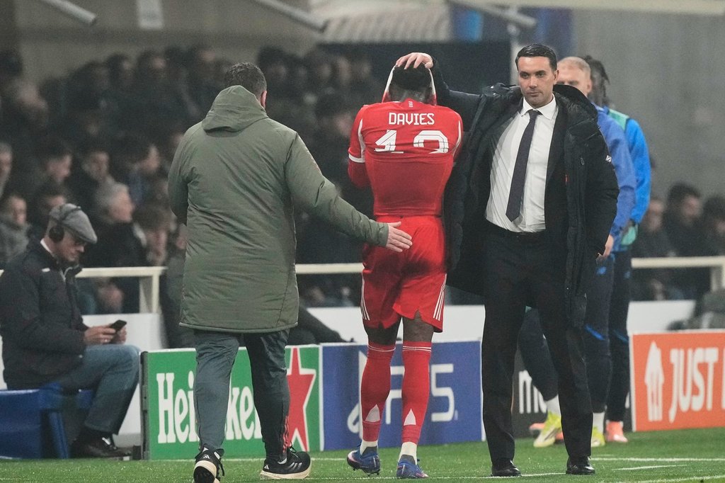 Canada’s Alphonso Davies distraught after injury playing for Bayern in Champions League