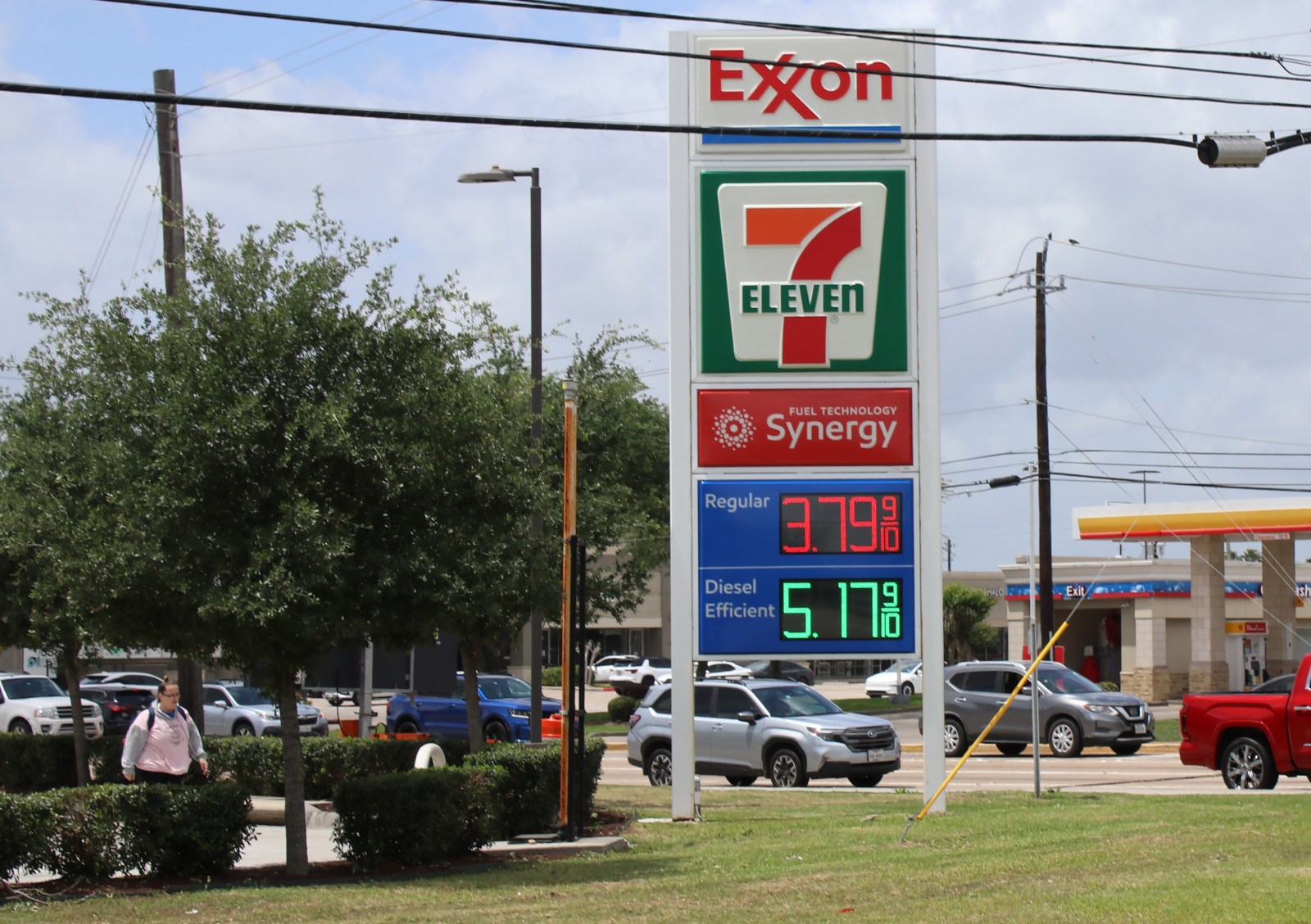 ‘It’s getting scary’: Rising gas prices bring frustration to Houston residents