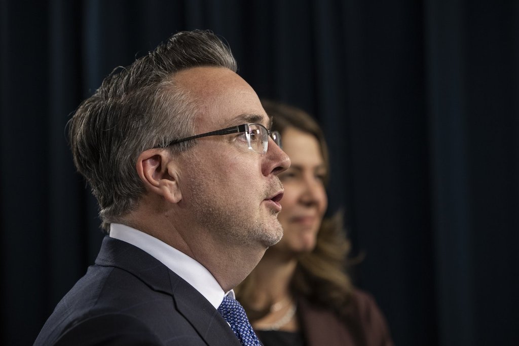 Alberta government meeting with grocers to address food affordability: minister