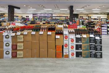 It has long been easier to get bourbon from Kentucky than a craft whisky from Alberta. (Mike Deal/Winnipeg Free Press files)