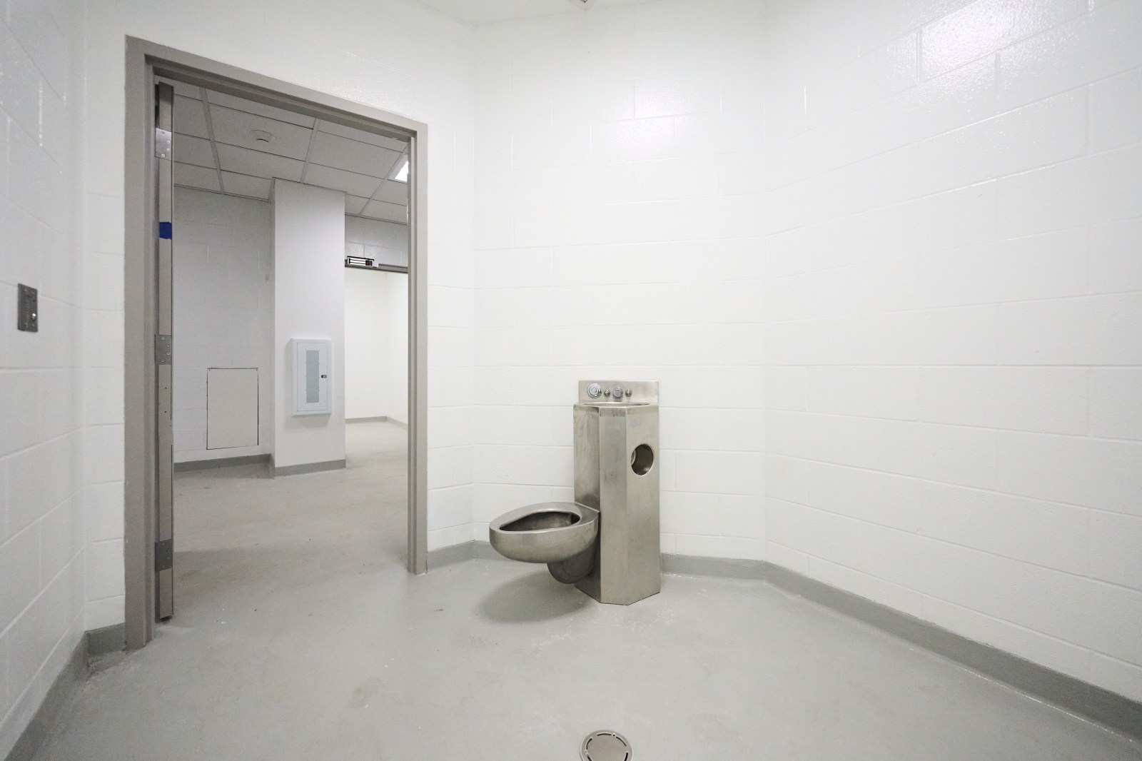 Manitoba’s former chief psychiatrist applies for court challenge of detention law
